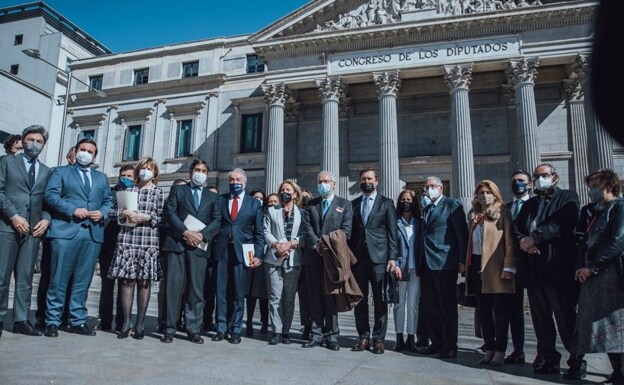 Mayor Oreja compara la ley de la eutanasia con la «socialización del miedo» de ETA en Euskadi