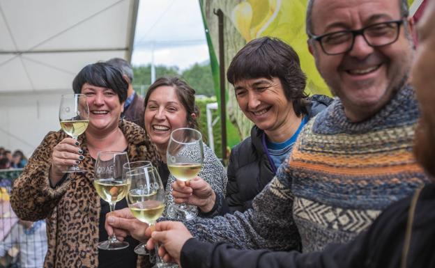 Catas, visitas a bodegas y pintxos en el fin de semana del txakoli de Bakio