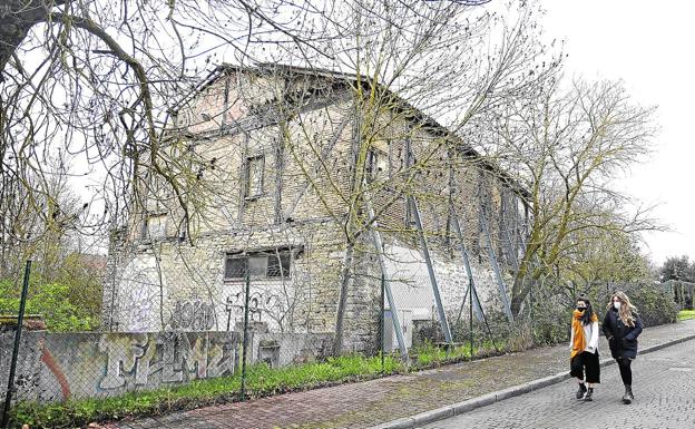 Armentia recuperará el edificio de la antigua hípica para uso «sociocultural»