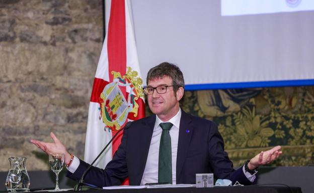 Cualquier partido podrá utilizar la bandera de Vitoria tras cambiar la norma que restringía su uso al alcalde