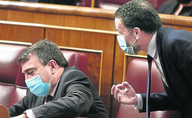 PNV y PSOE chocan en el Congreso por el blindaje de las reformas estatutarias