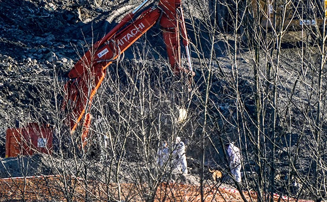 Localizan guantes y ropa en el vertedero de Zaldibar en la zona de búsqueda de Joaquín