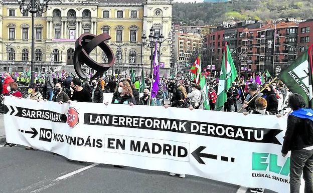 ELA exige a PNV y EH Bildu que presionen en Madrid para derogar la reforma laboral