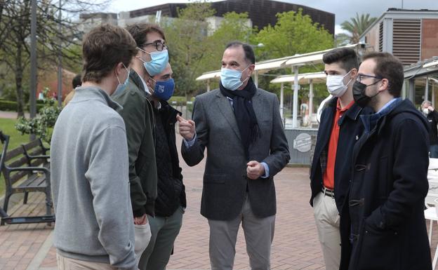 Iturgaiz censura la «política del desorden» de Urkullu con las restricciones para Semana Santa