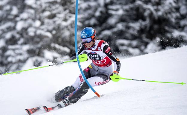 Vhlova gana la Copa del Mundo de Esquí Alpino