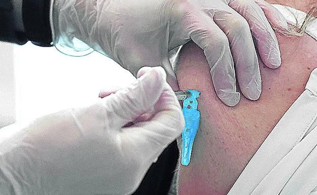 Un prototipo español aspira a convertirse en la primera 'supervacuna' del mundo