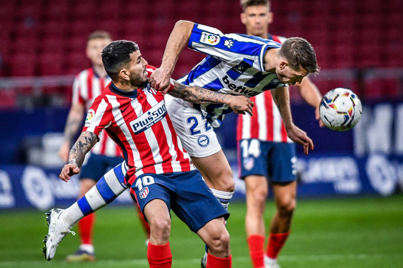 Lejeune asoma por fin la cabeza en la zaga albiazul
