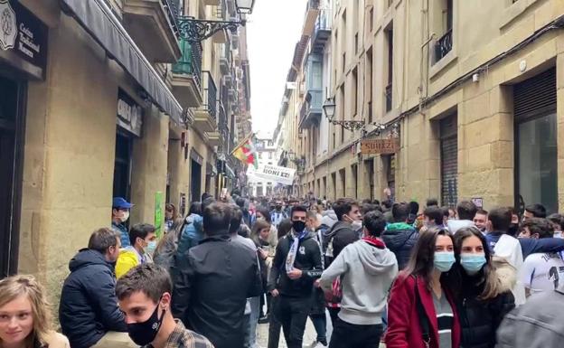 La afición de la Real también abarrota la Parte Vieja de San Sebastián
