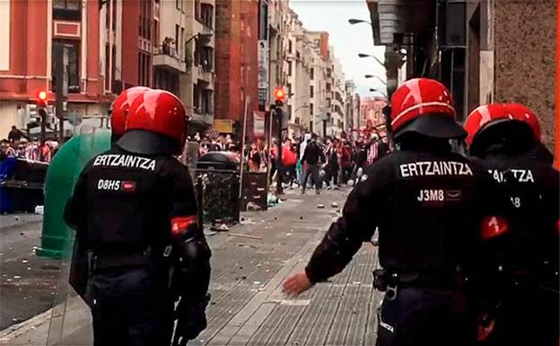 Los vídeos de los incidentes en Bilbao por la final de Copa entre el Athletic y la Real Sociedad