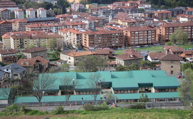 El colegio Latiorro prevé eliminar la cubierta de amianto este verano