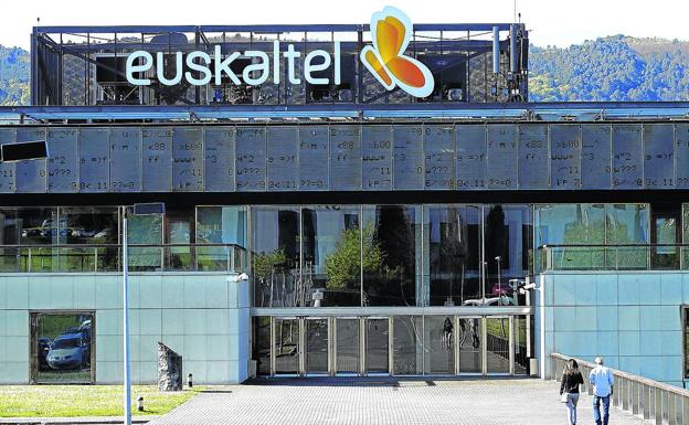 Euskadi deja marchar otra joya de la corona con la absorción de Euskaltel