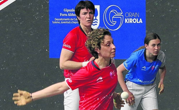 Iera Agirre y Maite Ruiz de Larramendi cierran el círculo del Parejas femenino