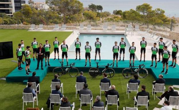 Otros dos corredores dejan la Itzulia por miedo a propagar el coronavirus pese a que han dado negativo