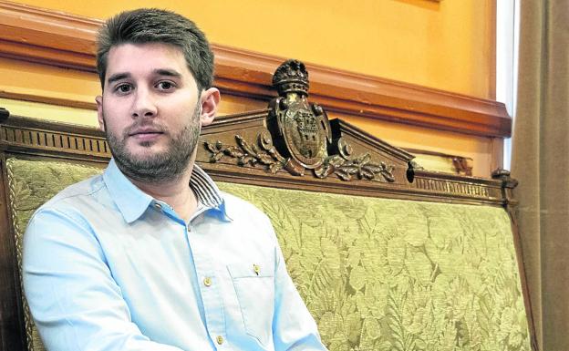 «Bildu no está en la dirección de Estado, sólo va a rebufo de Podemos»