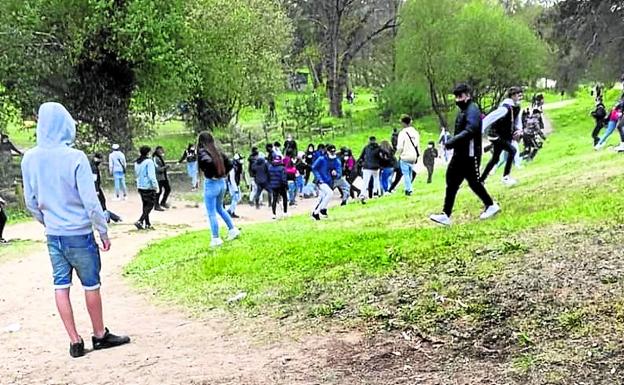 Un fuerte despliegue policial evita una nueva pelea en el pinar de Gorliz