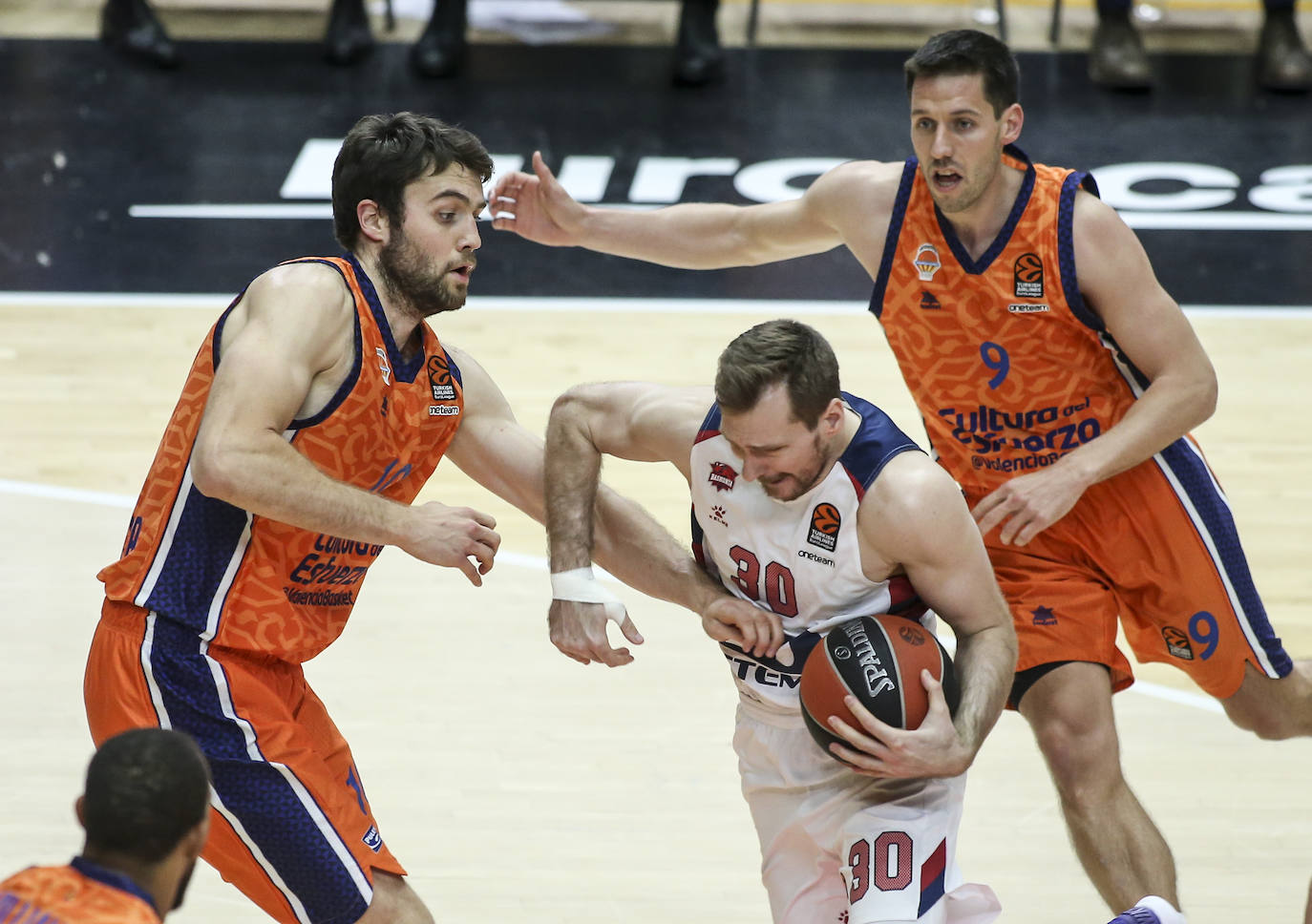 Las mejores imágenes del Valencia Basket - Baskonia de la Euroliga