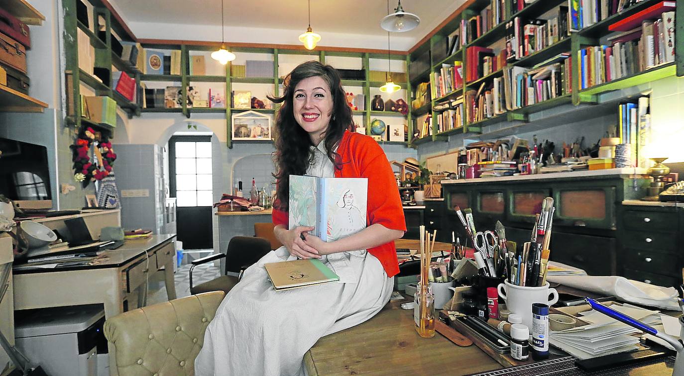 Un ultramarinos de Uribarri, transformado en una editorial de libros únicos