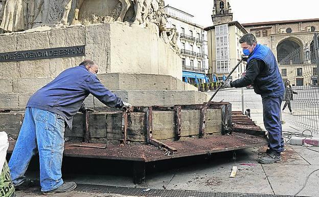 Nuevos bancos para el monumento a la Batalla de Vitoria