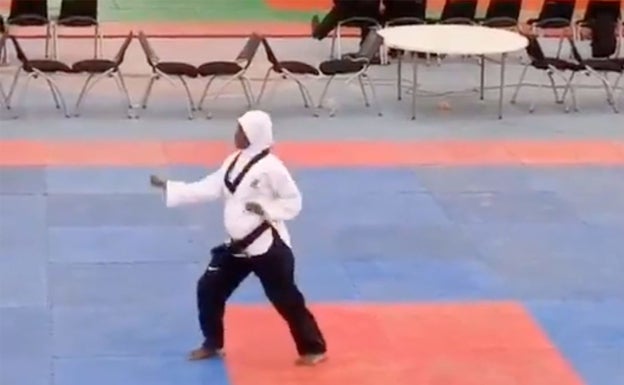 Una luchadora gana un torneo de taekwondo embarazada de ocho meses