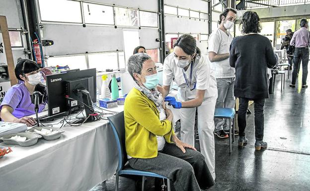 Uno de cada cinco vascos ha recibido la primera dosis contra el coronavirus