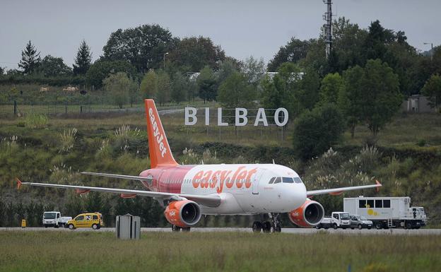 El aeropuerto de Bilbao ganó 15.000 pasajeros el mes pasado tras tocar fondo en febrero