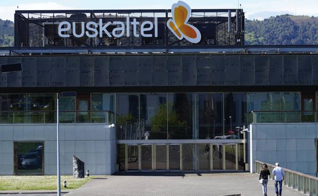 Urkullu dice que el arraigo «no se impone» y pide «una oportunidad para MásMóvil» en Euskaltel
