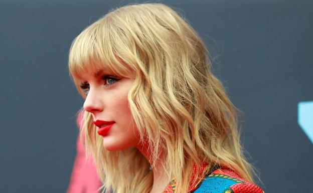 Taylor Swift, bere musikaren eskubideak berreskuratzeko borrokan