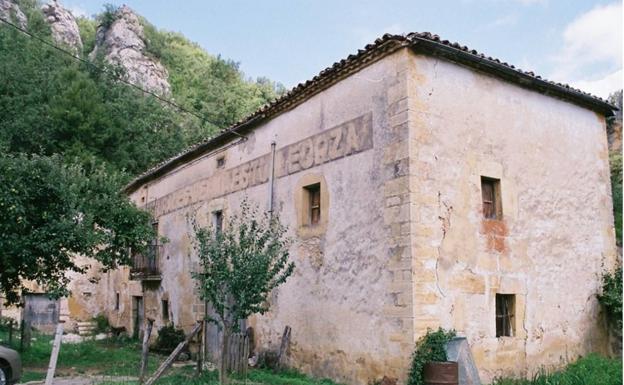 La Montaña Alavesa rescata la memoria de las fábricas de asfalto