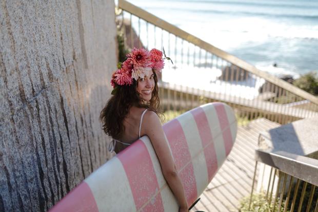 Amaia, una novia en bañador y una celebración surfera en Bakio