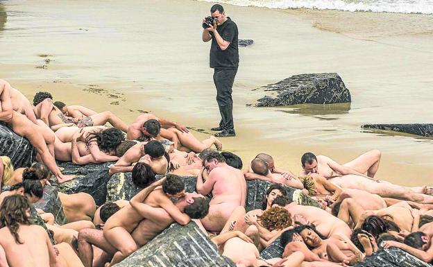 Quince años de la foto de Spencer Tunick en el Kursaal