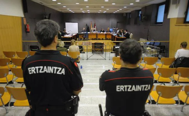El ertzaina condenado por la muerte de Cabacas no ingresará en prisión
