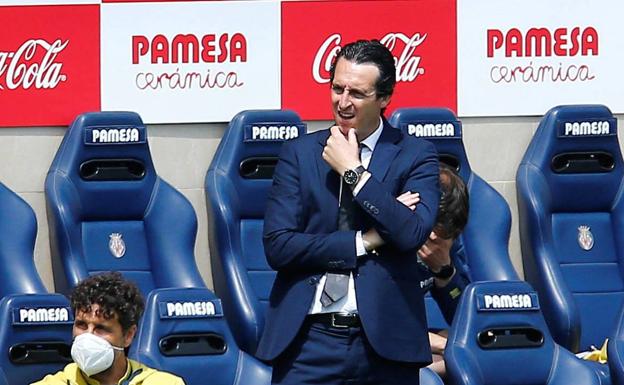 Los lazos albiazules del padre de Unai Emery: «Me gustaría que se quedaran en Primera»