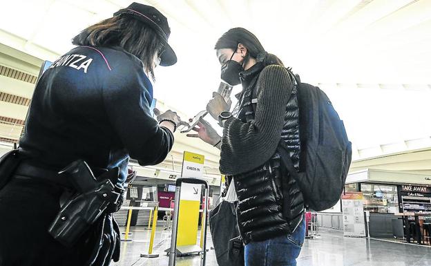 «Es imposible volar desde Loiu sin que te pare la Ertzaintza o la Guardia Civil»