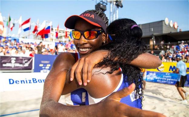 Cuba arranca imbatible en el Tour Mundial de voleibol playa