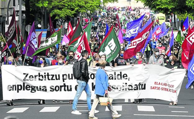 Las administraciones deberán cubrir en un máximo de tres años las plazas de interinos