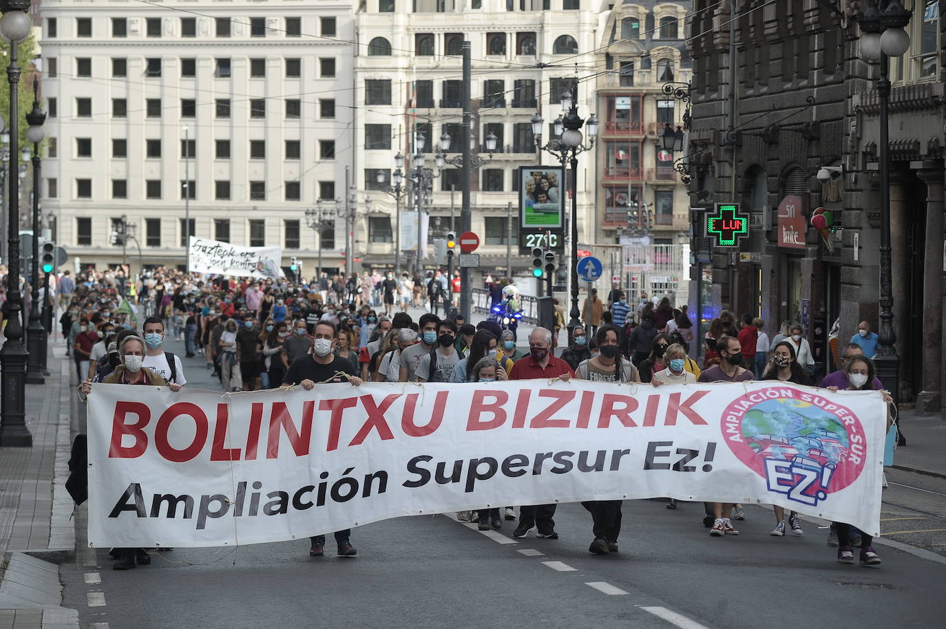 Una marcha denuncia que las obras de las Supersur «están causando graves impactos en el valle del Bolintxu»