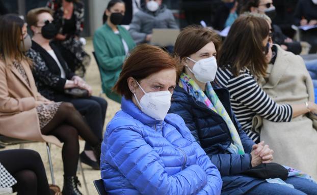 «Duele cerrar los ojos para verte, sé que vives en mí»