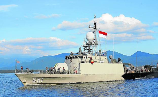 Indonesia confirma el hundimiento del submarino al localizar varios fragmentos