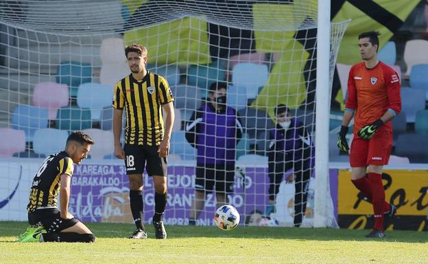 El Izarra deja al Barakaldo al borde del abismo