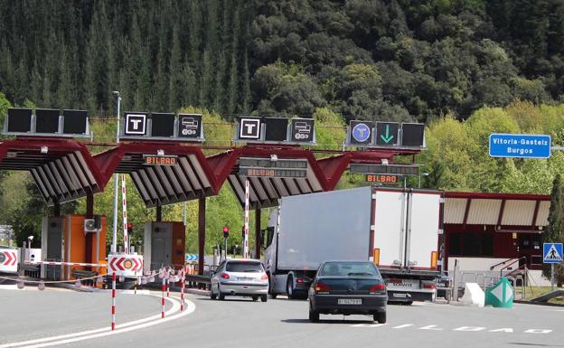 La plataforma para bonificar la AP-68 llega a Llodio con 8500 firmas de apoyo