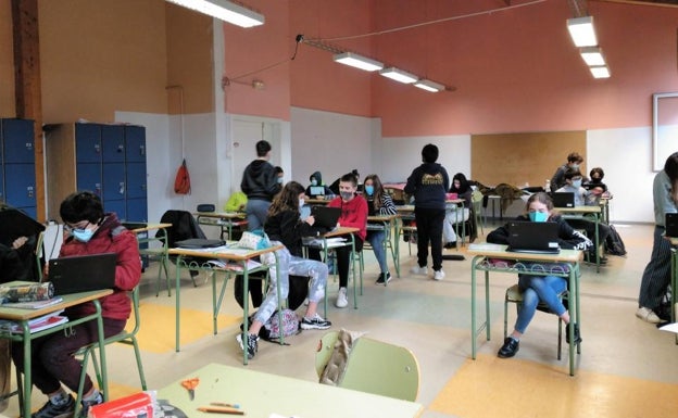 Euskal Herriko 18 ikastoletako ikasleek 266 testu berri landu dituzte Txikipediarako