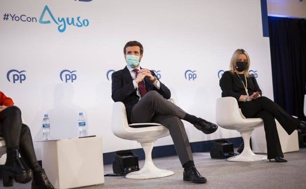 Casado afea a Sánchez los traslados de presos y pide «dignidad» para las víctimas de ETA