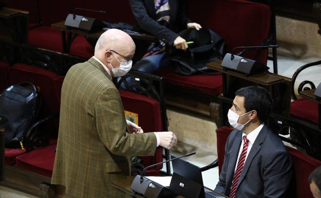 La oposición en bloque pide recuperar la vía presencial por «el desastre de la renta»