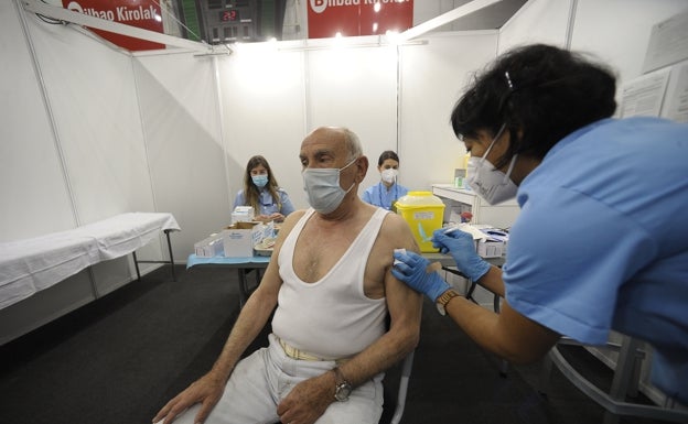 Tres de cada cinco septuagenarios han recibido la primera dosis contra el coronavirus