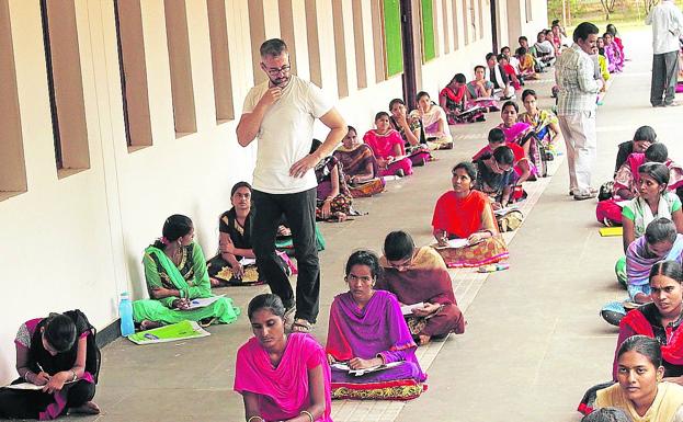 «Un confinamiento podría llevar a India a que fuera peor la orilla que el naufragio»