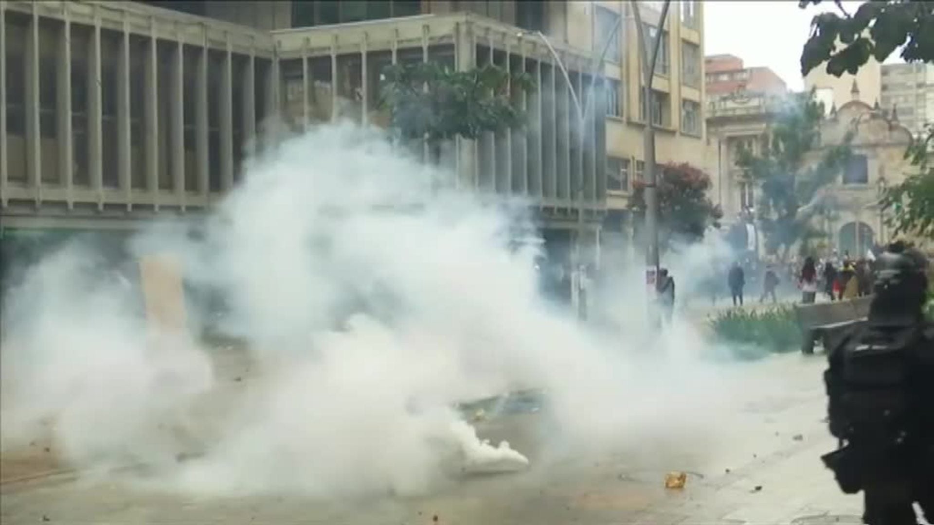 Al menos un manifestante muerto y decenas de heridos en las protestas ...