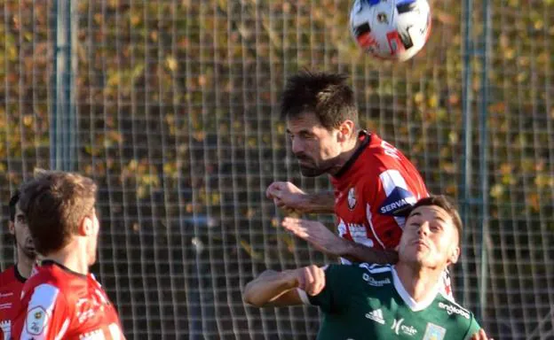 Rodellar, centrocampista de la SD Logroñés: «Artola hace muchas cosas bien, lee el fútbol»