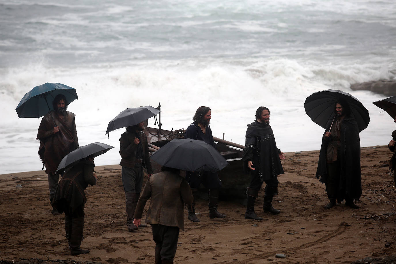 Rodaje de Elcano en la playa de Azkorri, en imágenes