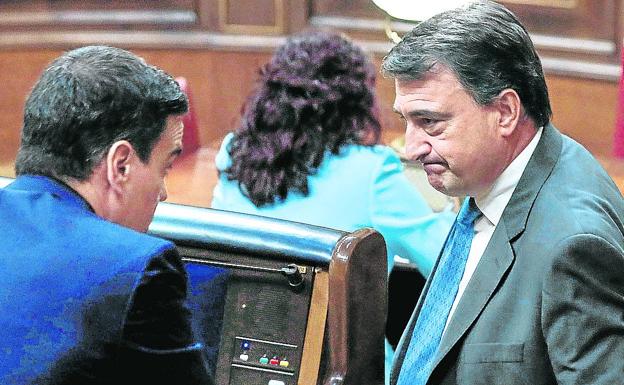 El PNV cierra filas con Sánchez y hace votos por agotar la legislatura