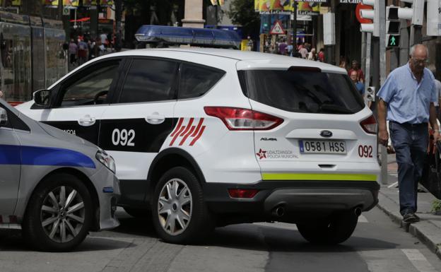Dos agentes fuera de servicio arrestan a un ladrón en Lemoa: «Todo el pueblo salió corriendo detrás de él»